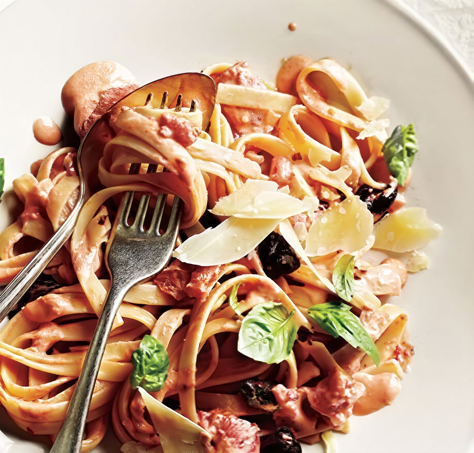 Fettuccine with Tomato Cream Sauce